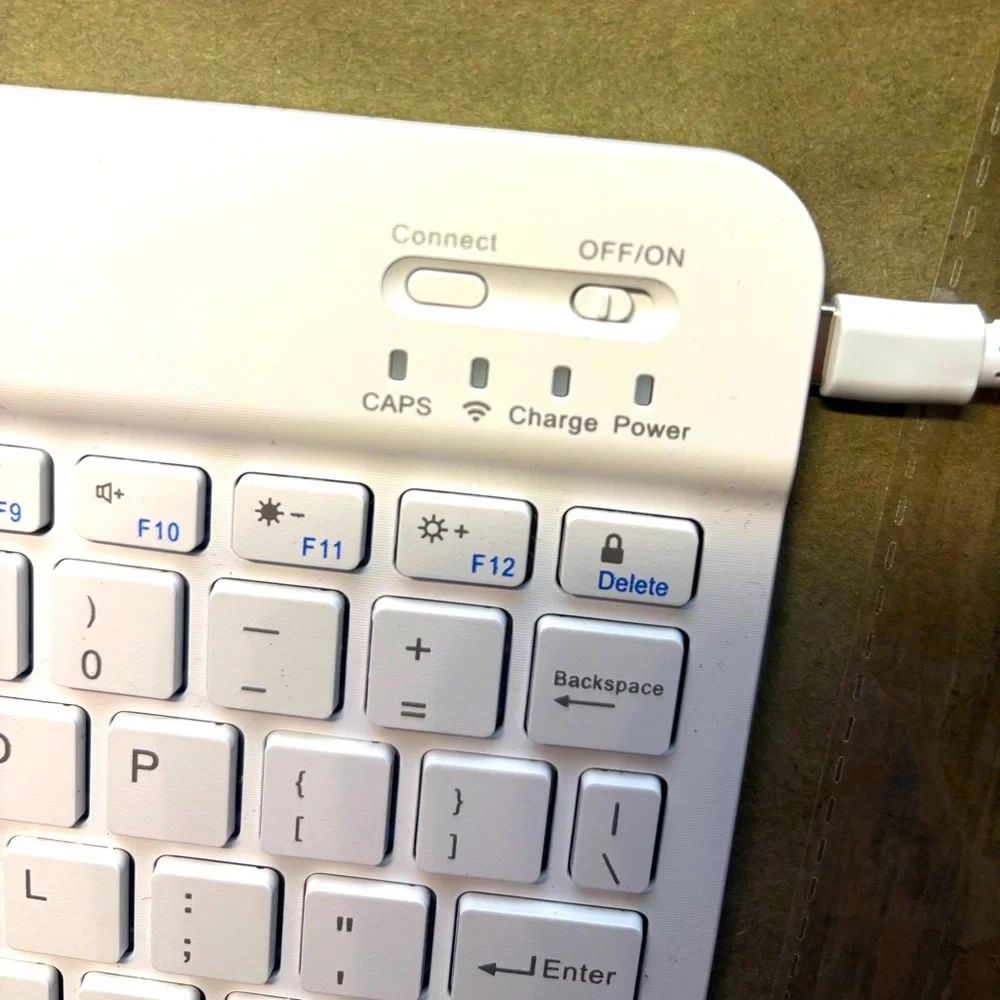 BT BlueTooth -Parts Wireless Keyboard USB Connection *for Parts only not working